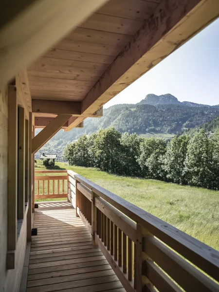 Balcon extérieur du chalet Zenspace en été