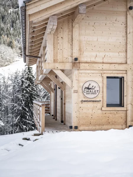 Le chalet ZenSpace en hiver vu de face